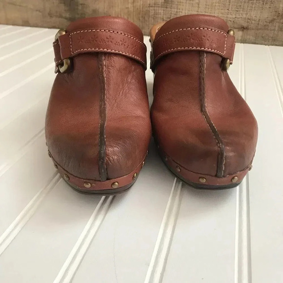 Fossil Leather Clogs  - Picture 6 of 8